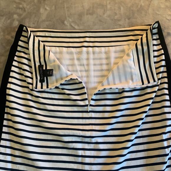 White House Black Market Striped Pencil Skirt Women's 14 Stretchy Slim (0351) - Picture 9 of 10